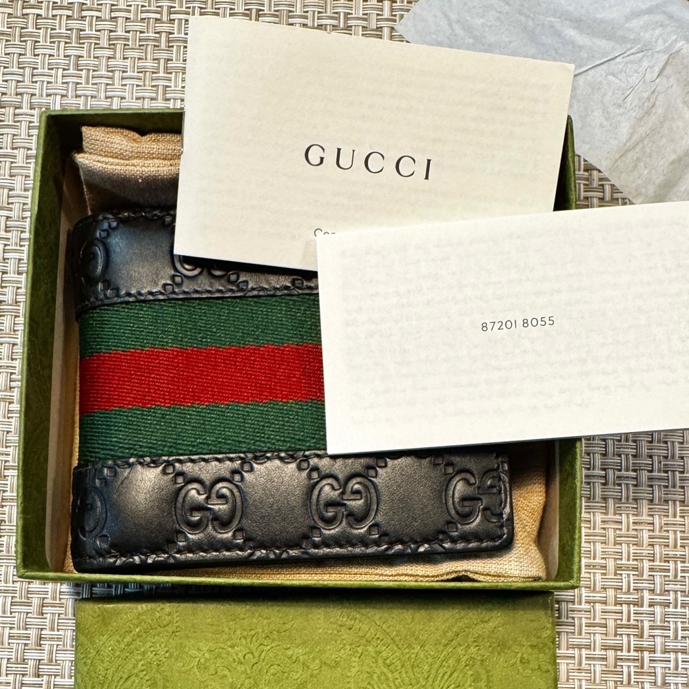 100% Authentic Gucci Black and Green  with Signature Design Wallet